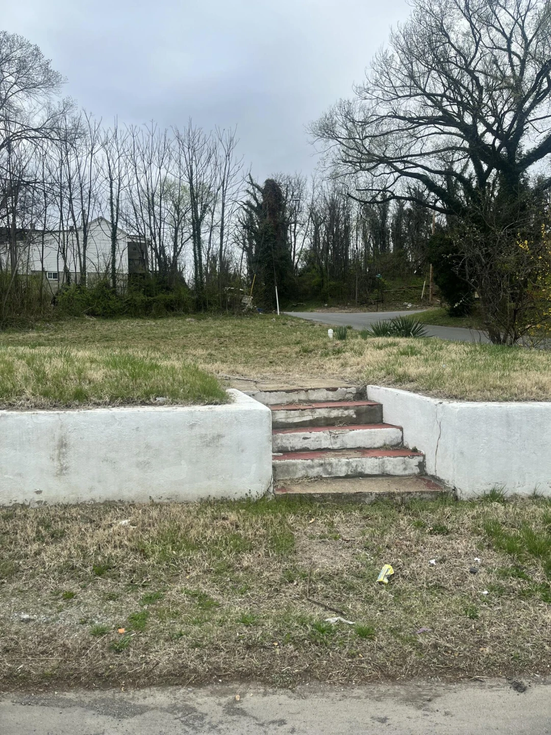 601 Moorman AVE - Photo 3