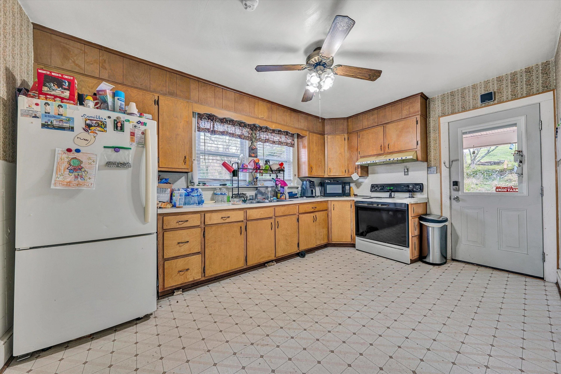 2255 Dunkirk AVE - Photo 3
