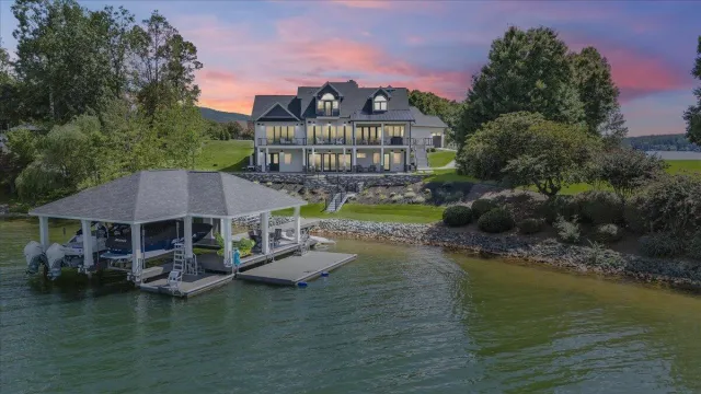 176 Three Point Isle DR, Penhook, VA, 24137