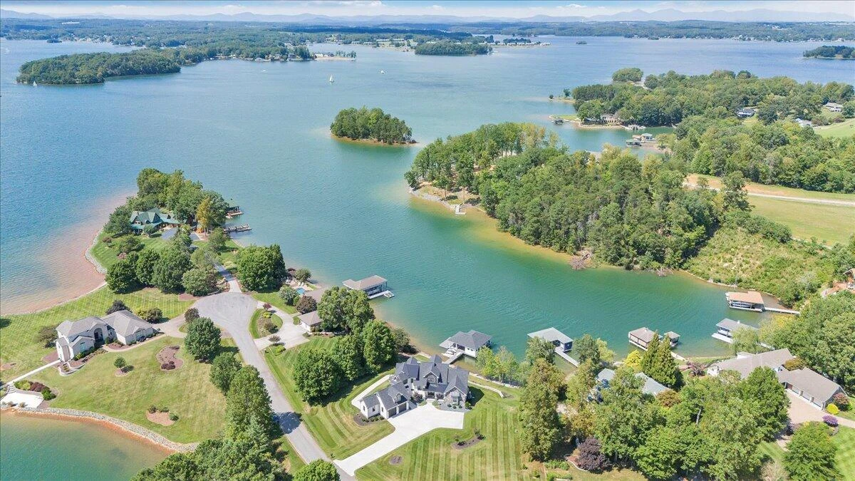 176 Three Point Isle DR - Photo 96