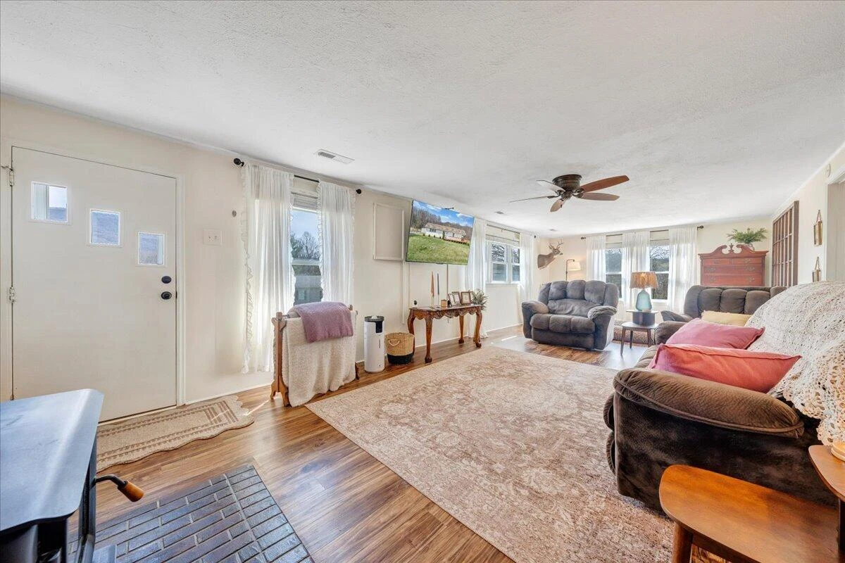 1006 Little Catawba Creek RD - Photo 3