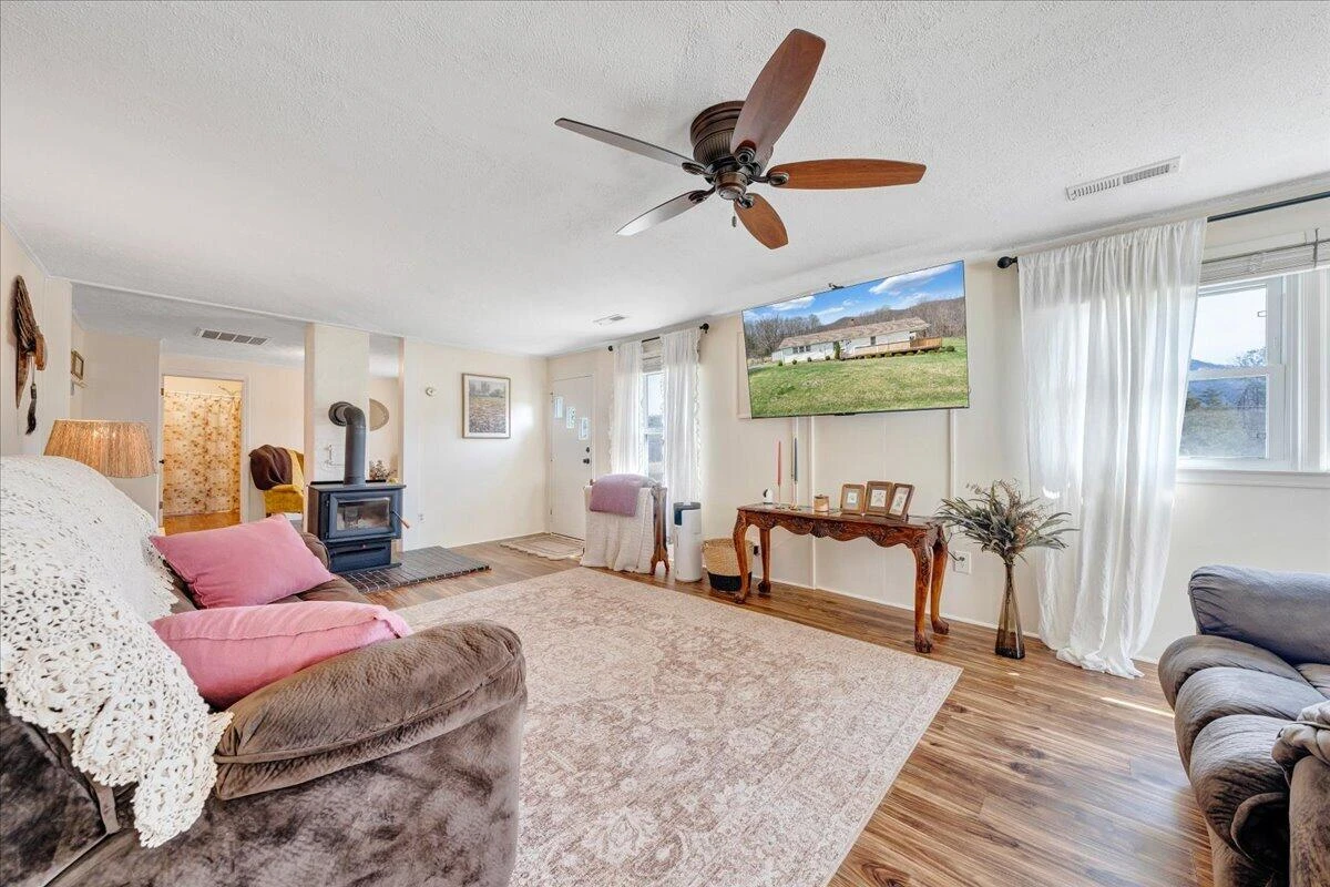 1006 Little Catawba Creek RD - Photo 5