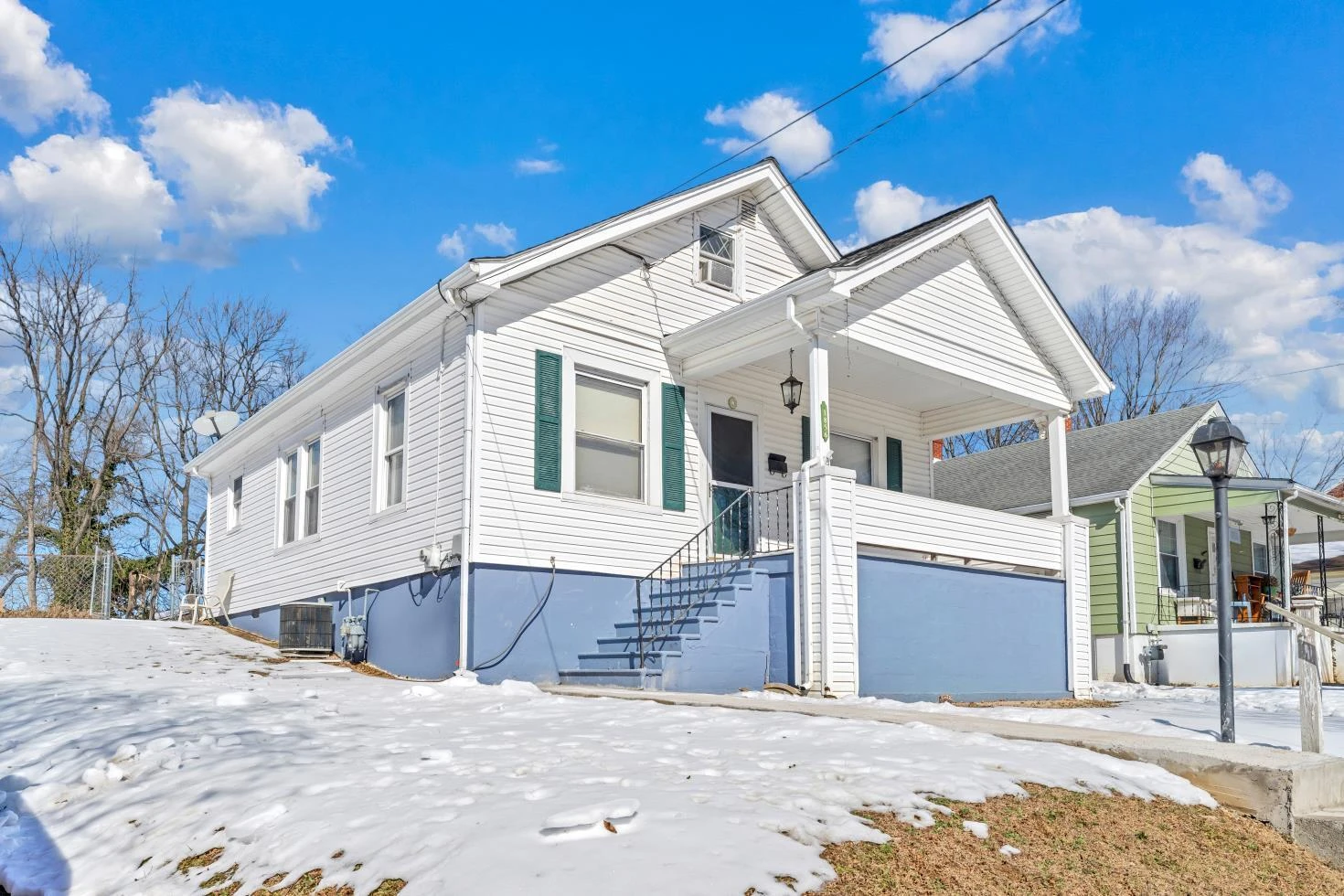 1856 Kenwood BLVD - Photo 2