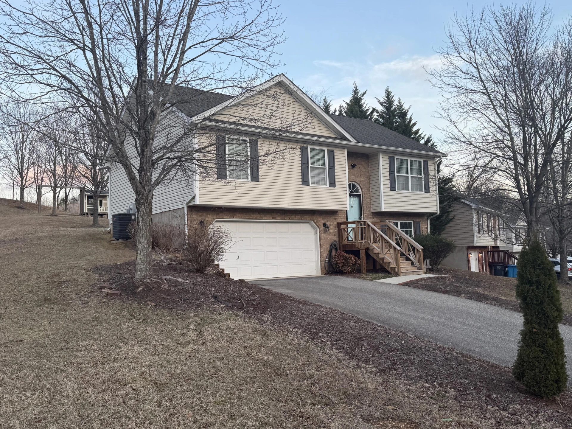2421 Deerfield CT