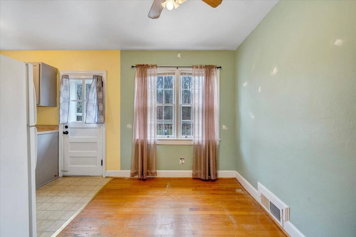 910 Brandon AVE - Photo 10