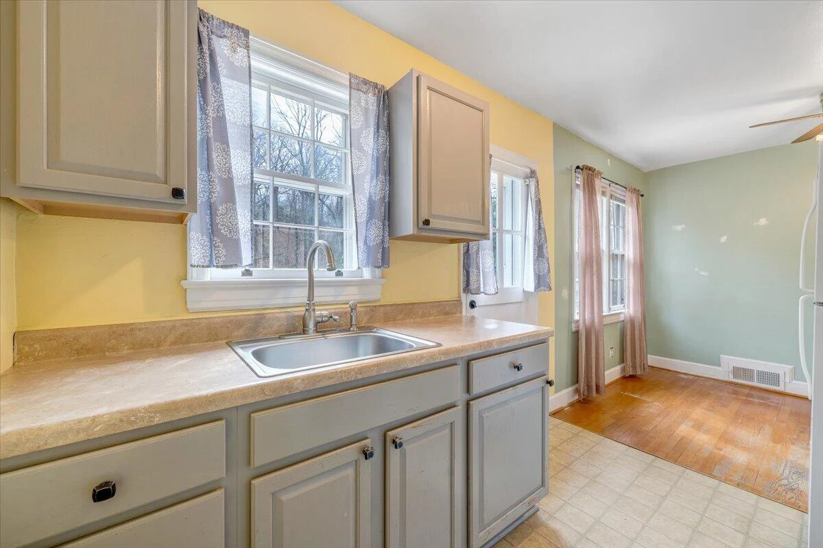 910 Brandon AVE - Photo 15