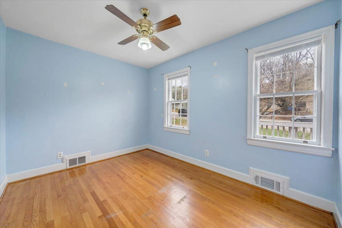 910 Brandon AVE - Photo 18