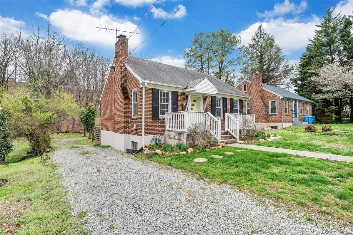 910 Brandon AVE - Photo 2