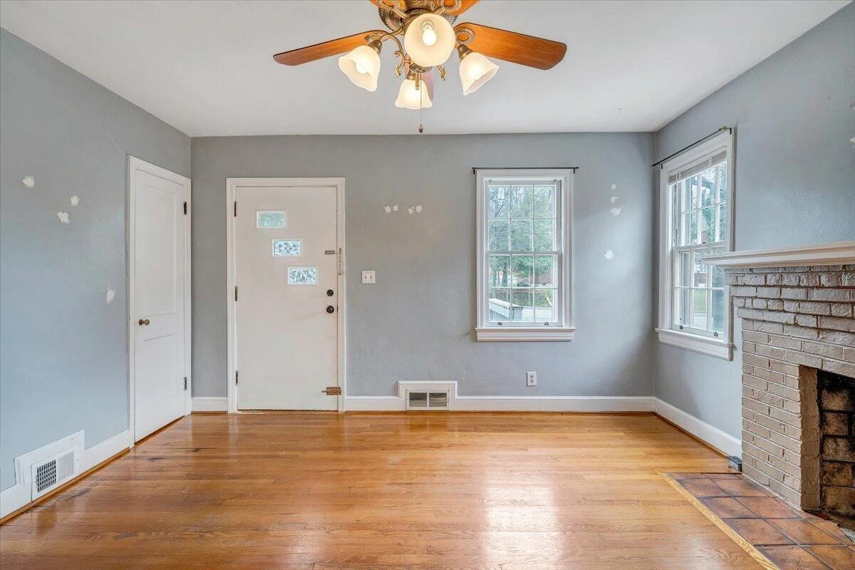 910 Brandon AVE - Photo 3