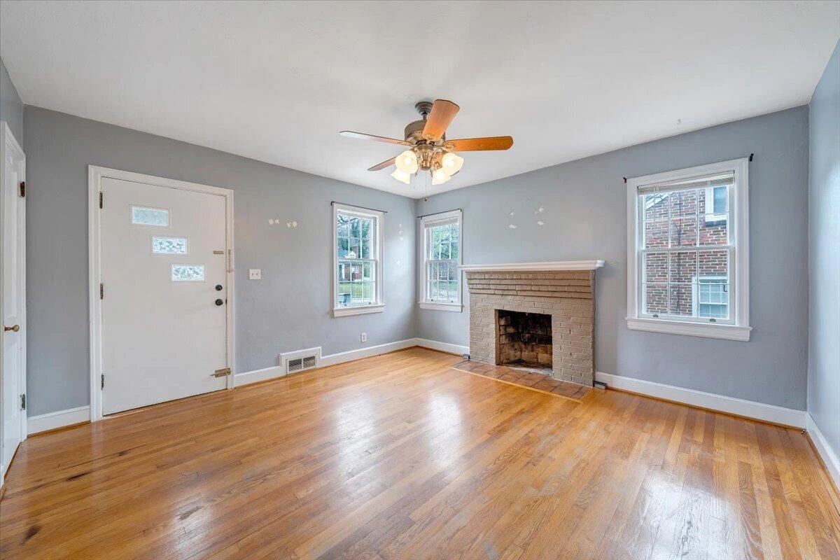 910 Brandon AVE - Photo 4