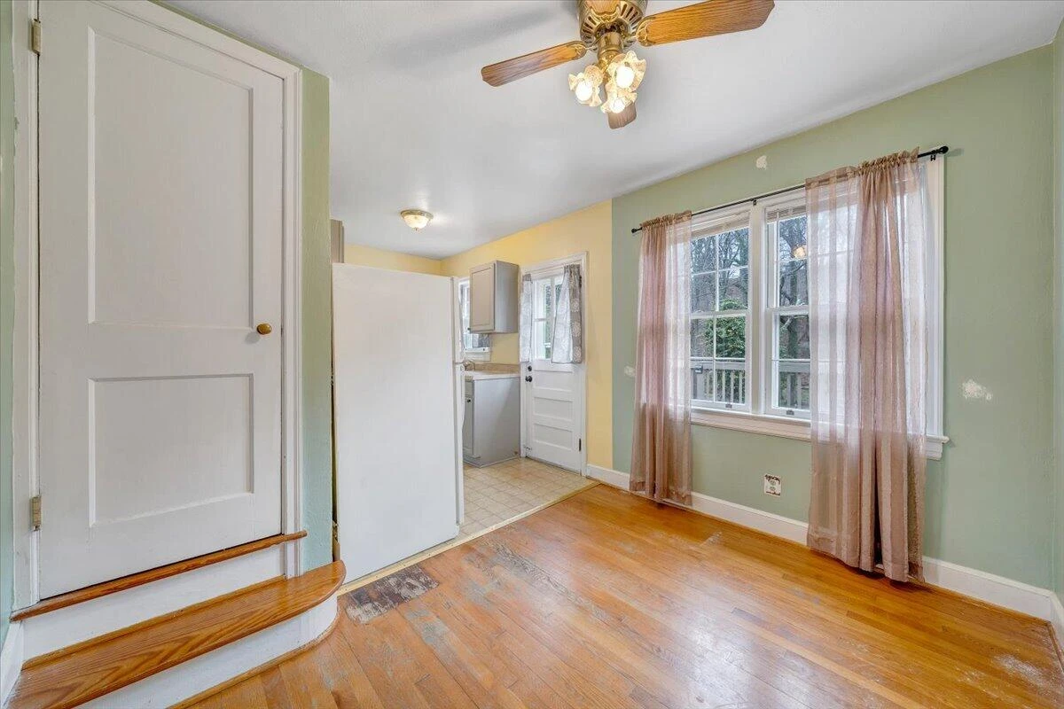 910 Brandon AVE - Photo 8