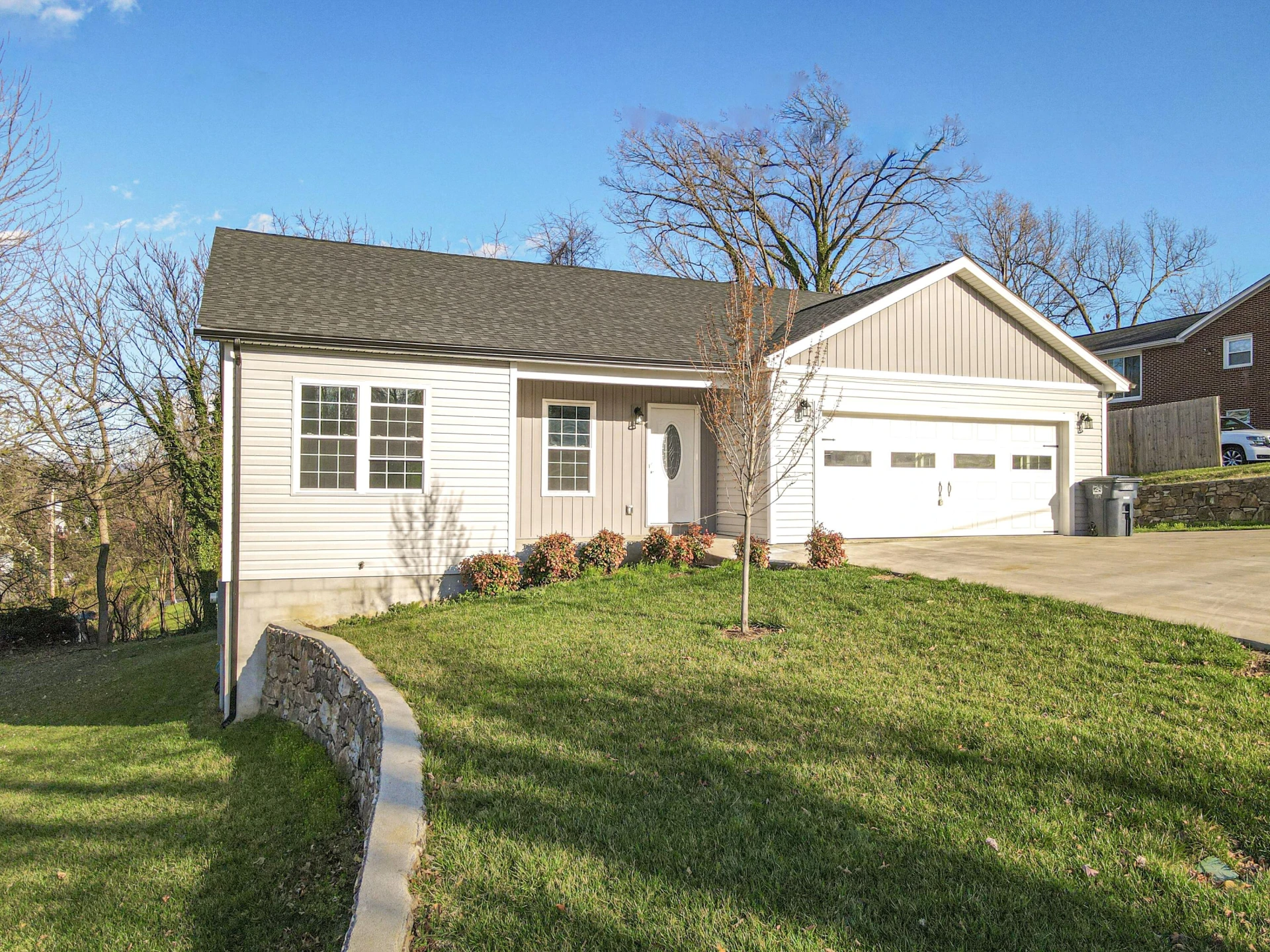 1039 Ward ST - Photo 2