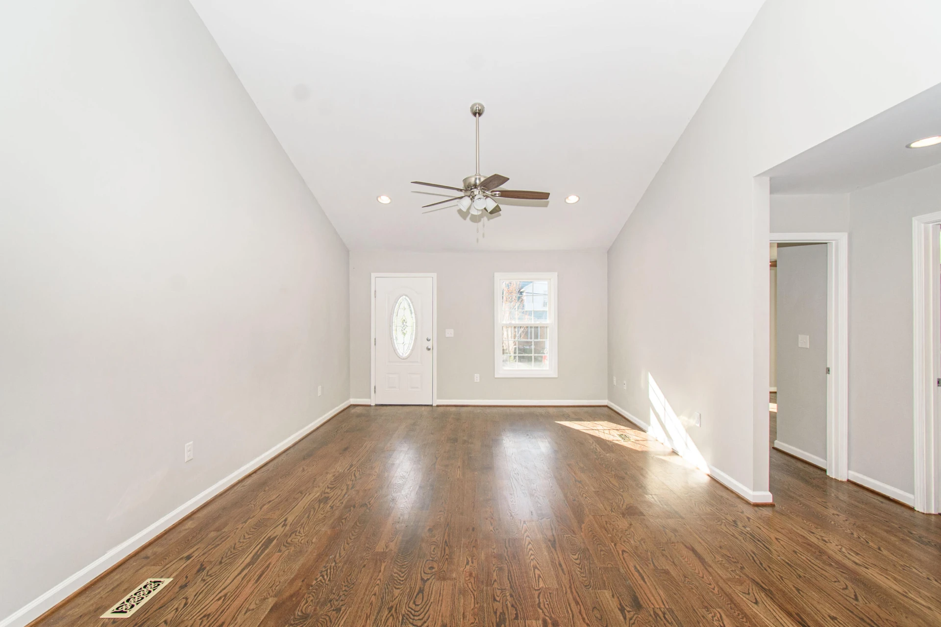 1039 Ward ST - Photo 3