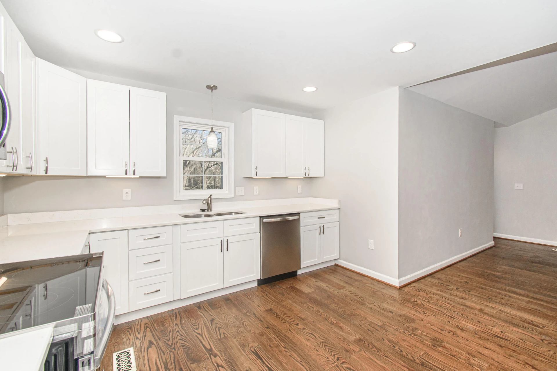 1039 Ward ST - Photo 6