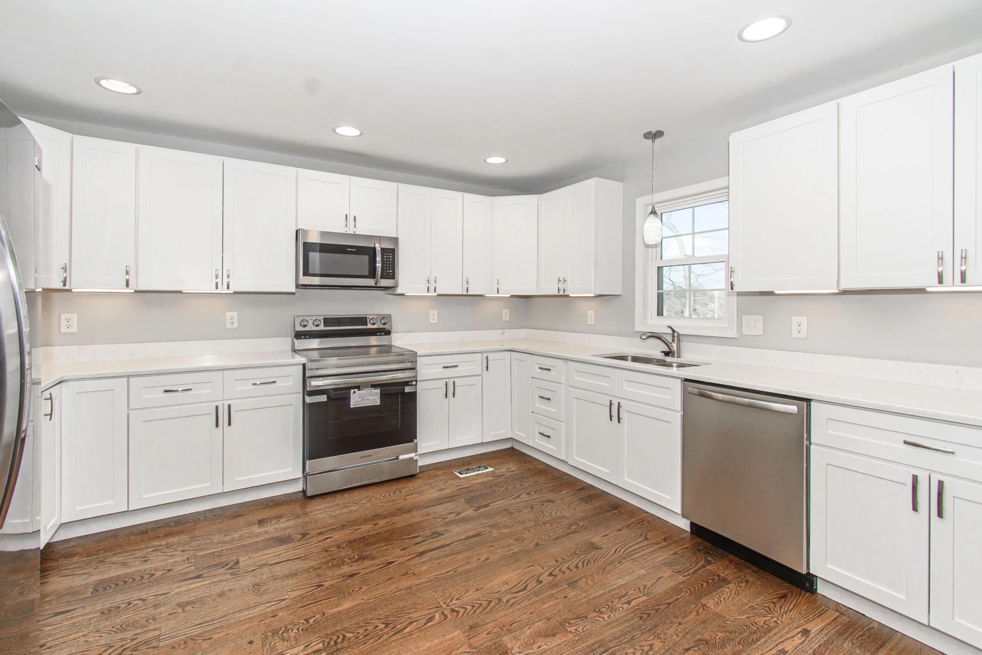 1039 Ward ST - Photo 7