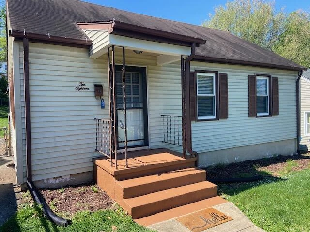 1018 Beechwood DR - Photo 2