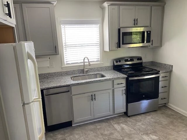 1018 Beechwood DR - Photo 3