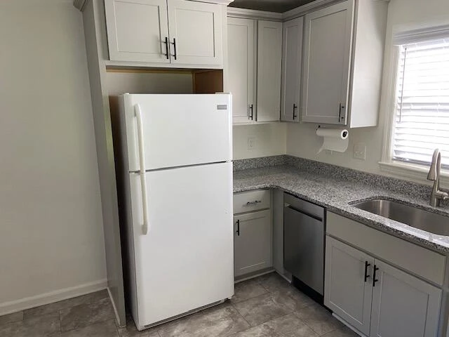 1018 Beechwood DR - Photo 4