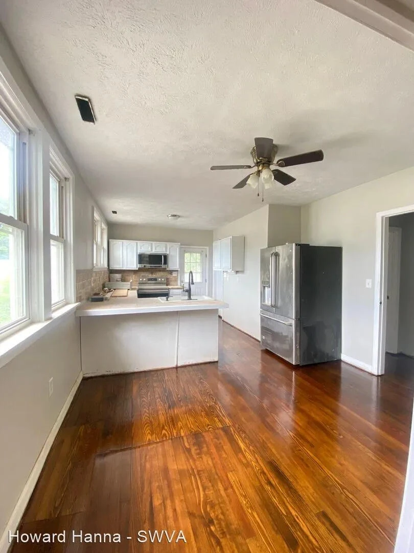 1102 Tazewell AVE - Photo 3