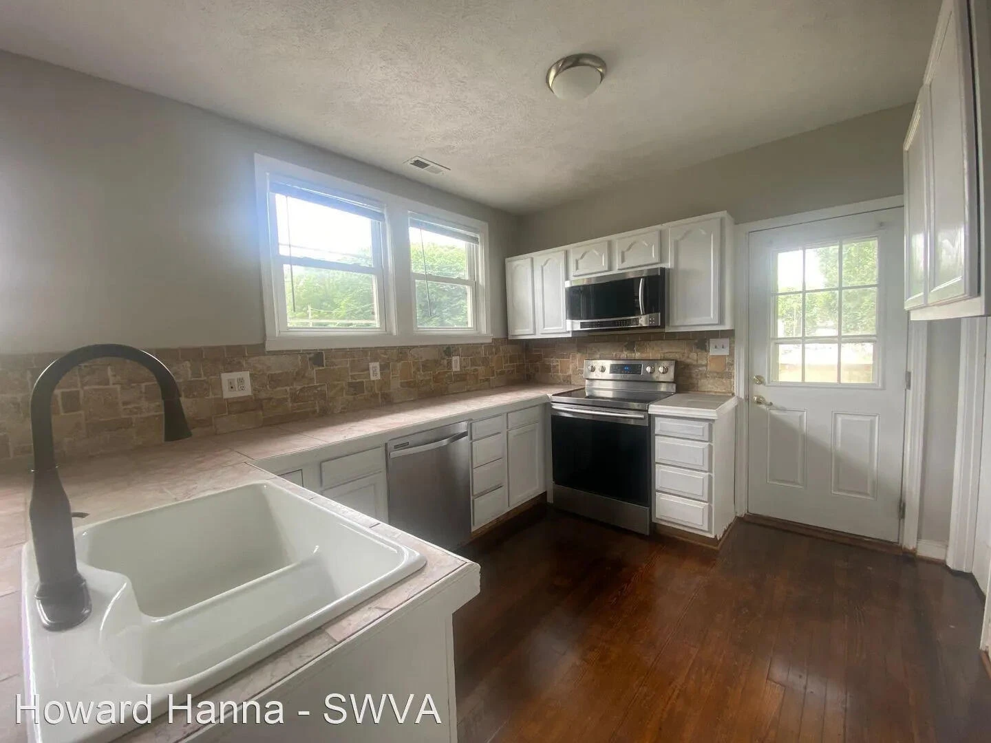 1102 Tazewell AVE - Photo 8