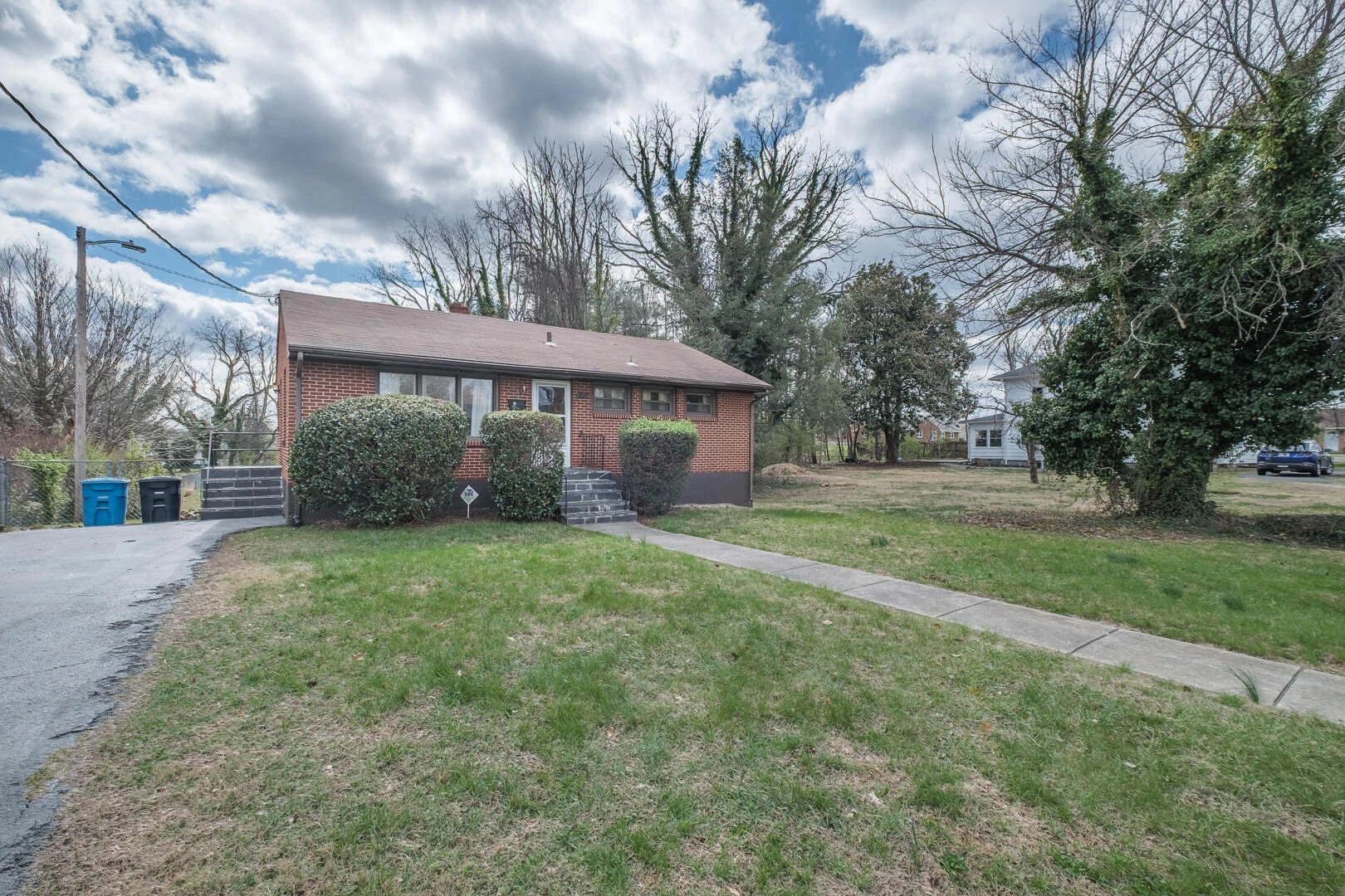 1629 Golfside AVE