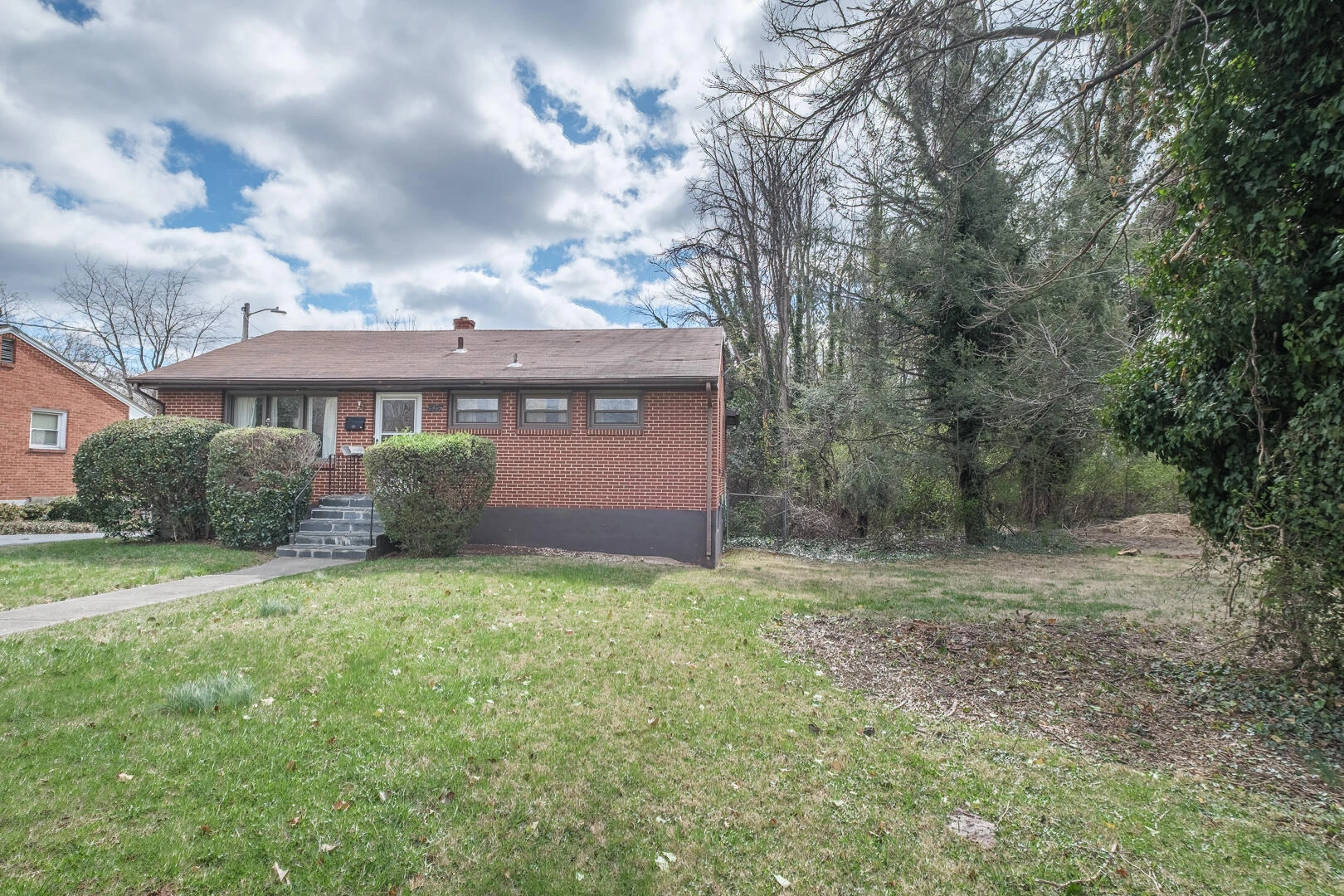 1629 Golfside AVE - Photo 2