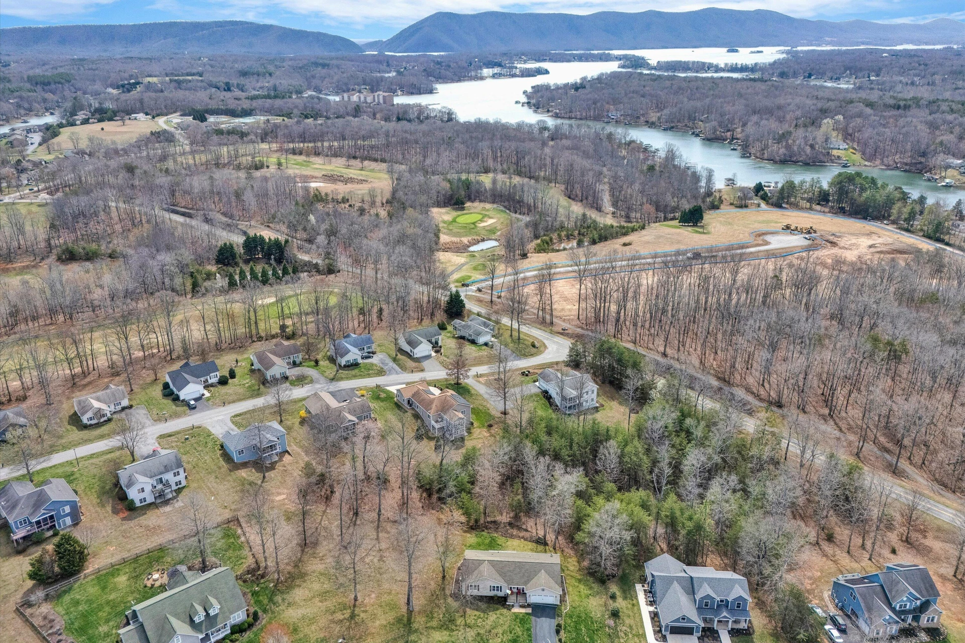 1089 Marie DR - Photo 3