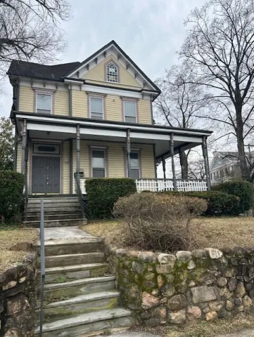 328 Mountain AVE