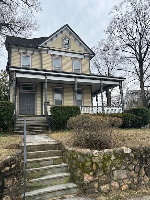 328 Mountain AVE