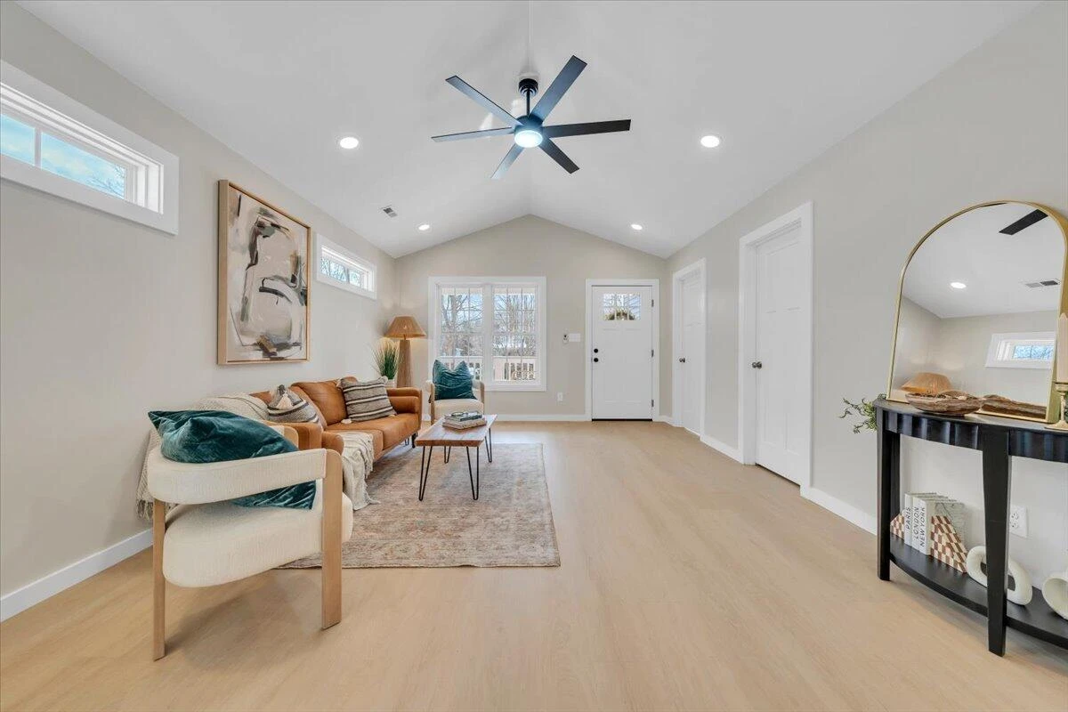 3323 Collingwood ST - Photo 10