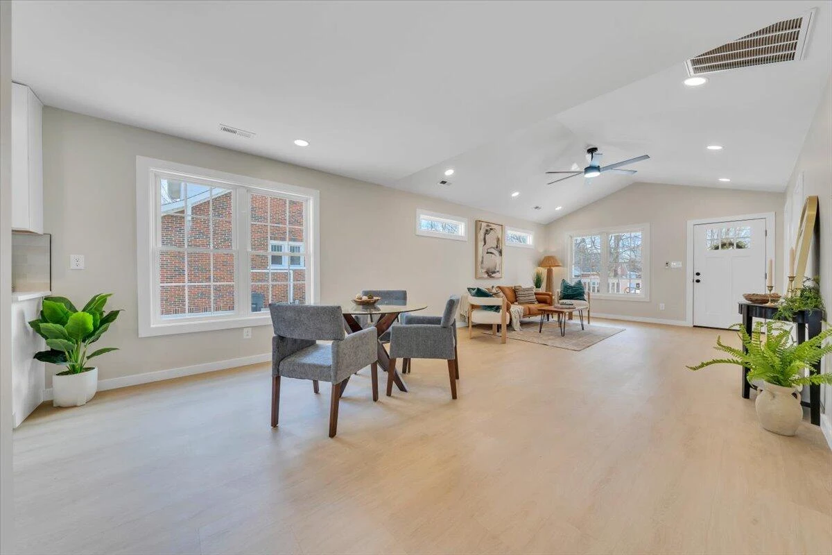 3323 Collingwood ST - Photo 12