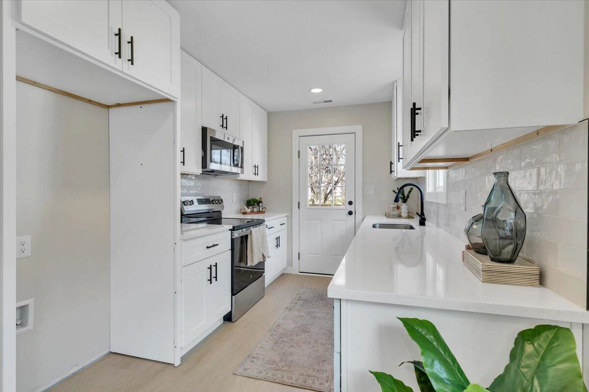 3323 Collingwood ST - Photo 15