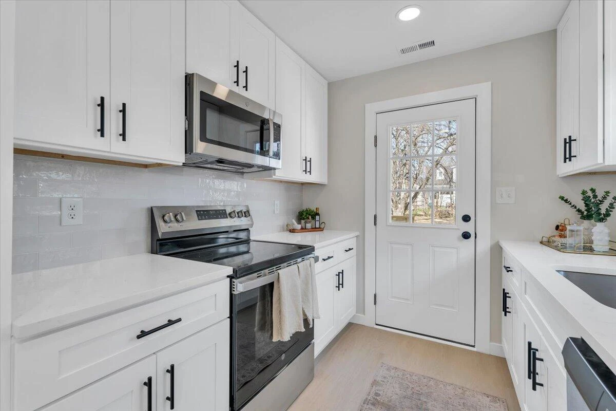 3323 Collingwood ST - Photo 16