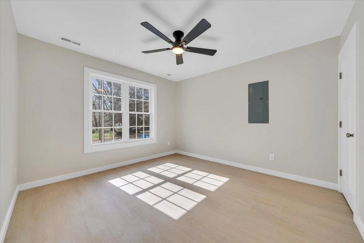 3323 Collingwood ST - Photo 27