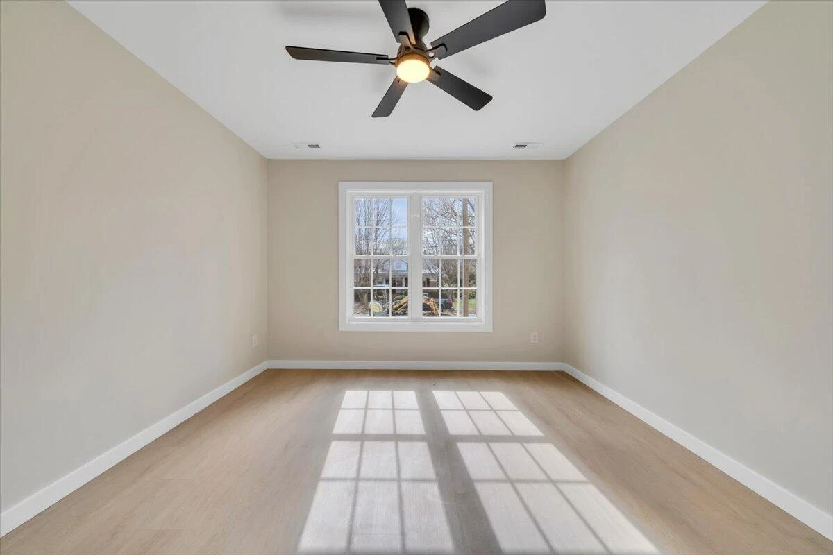 3323 Collingwood ST - Photo 28