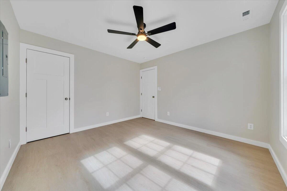 3323 Collingwood ST - Photo 29