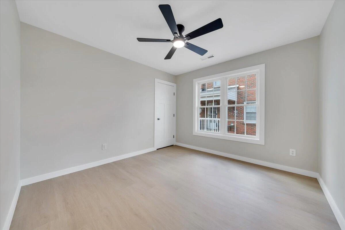 3323 Collingwood ST - Photo 30