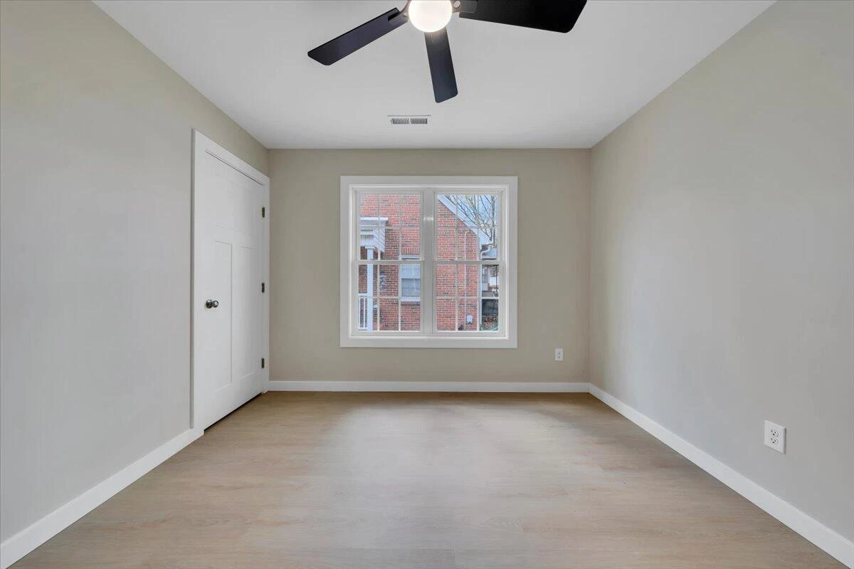 3323 Collingwood ST - Photo 31