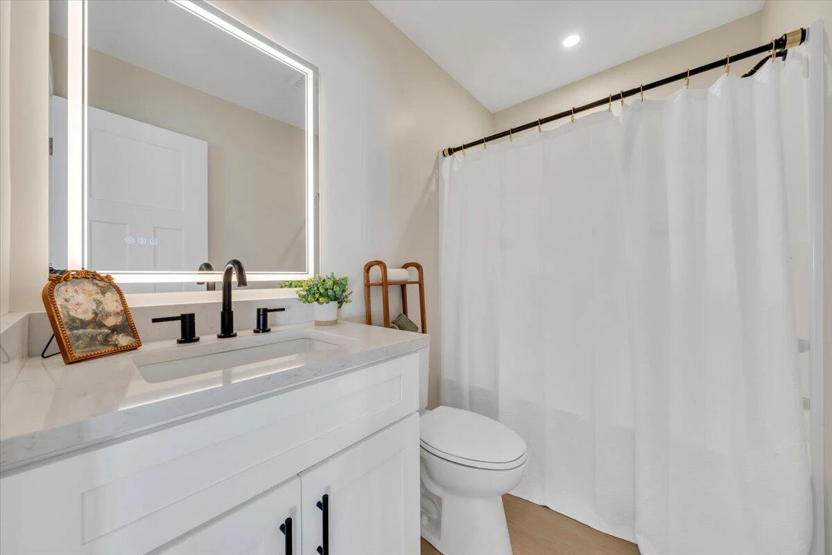 3323 Collingwood ST - Photo 33