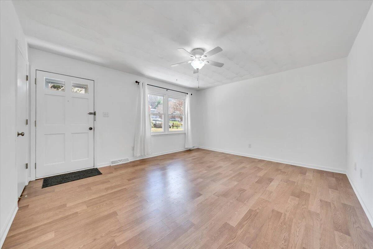 3149 Ventnor RD - Photo 4