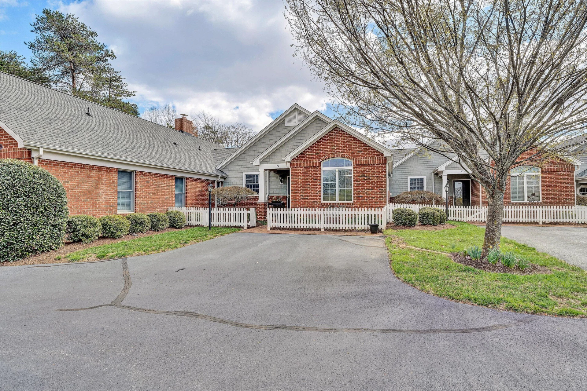 74 Village Green DR - Photo 4
