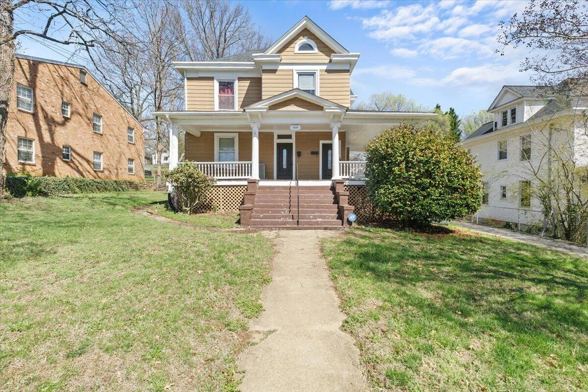 1825 Cambridge AVE