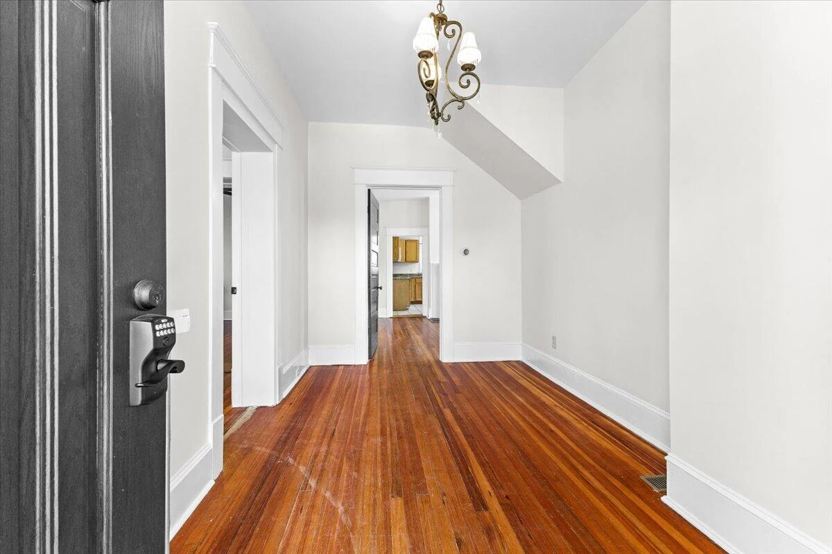 1825 Cambridge AVE - Photo 5