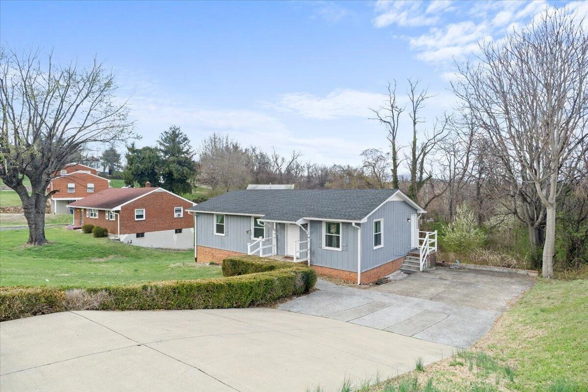 2633 Springhill DR