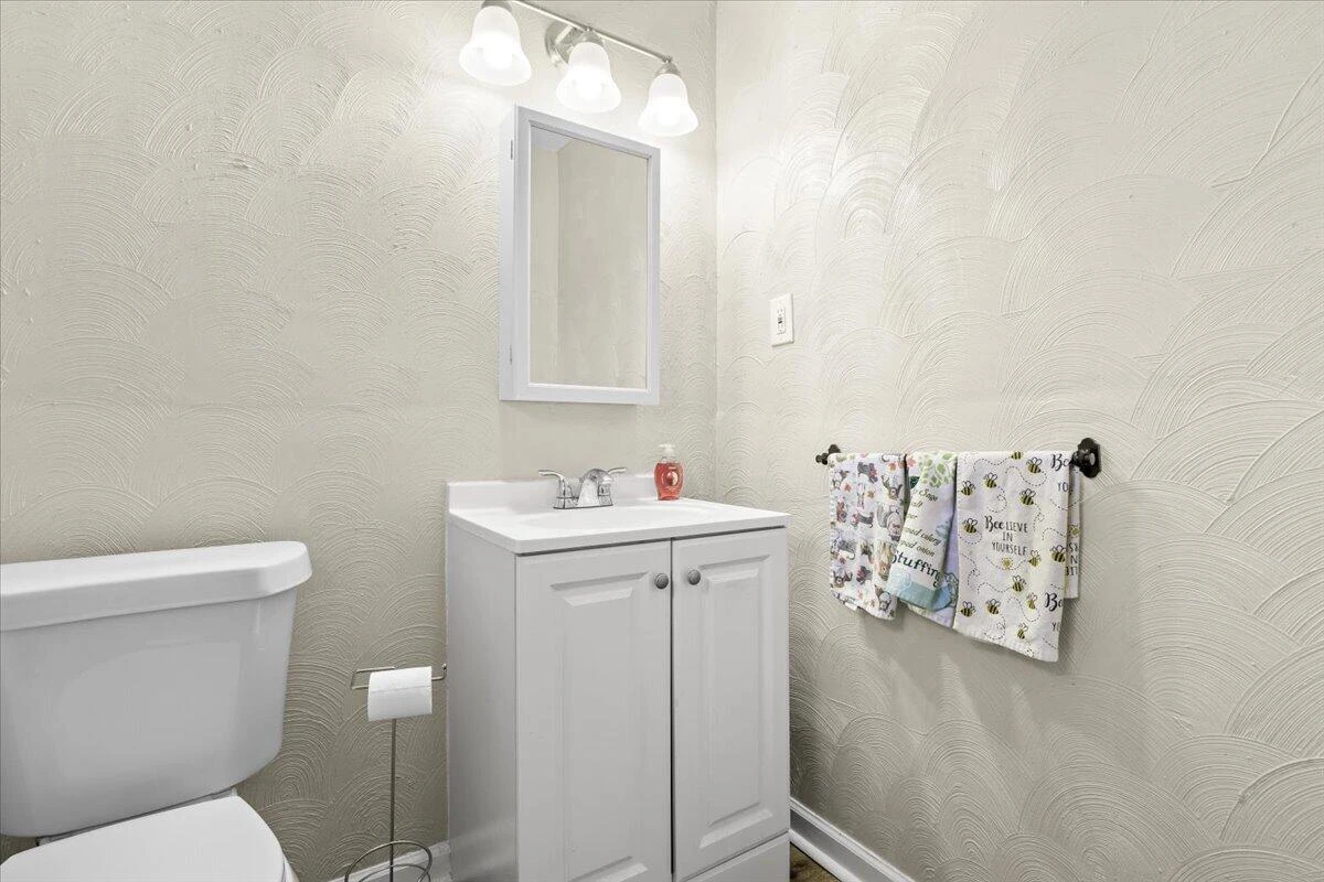 2633 Springhill DR - Photo 10