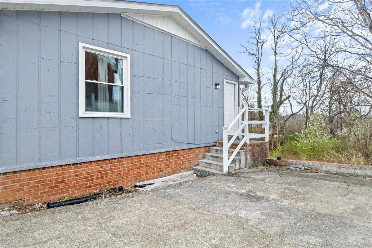 2633 Springhill DR - Photo 19