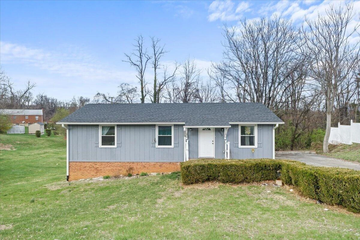 2633 Springhill DR - Photo 3