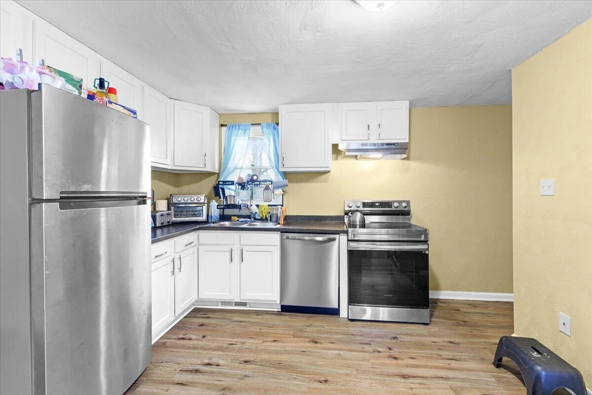 2633 Springhill DR - Photo 6