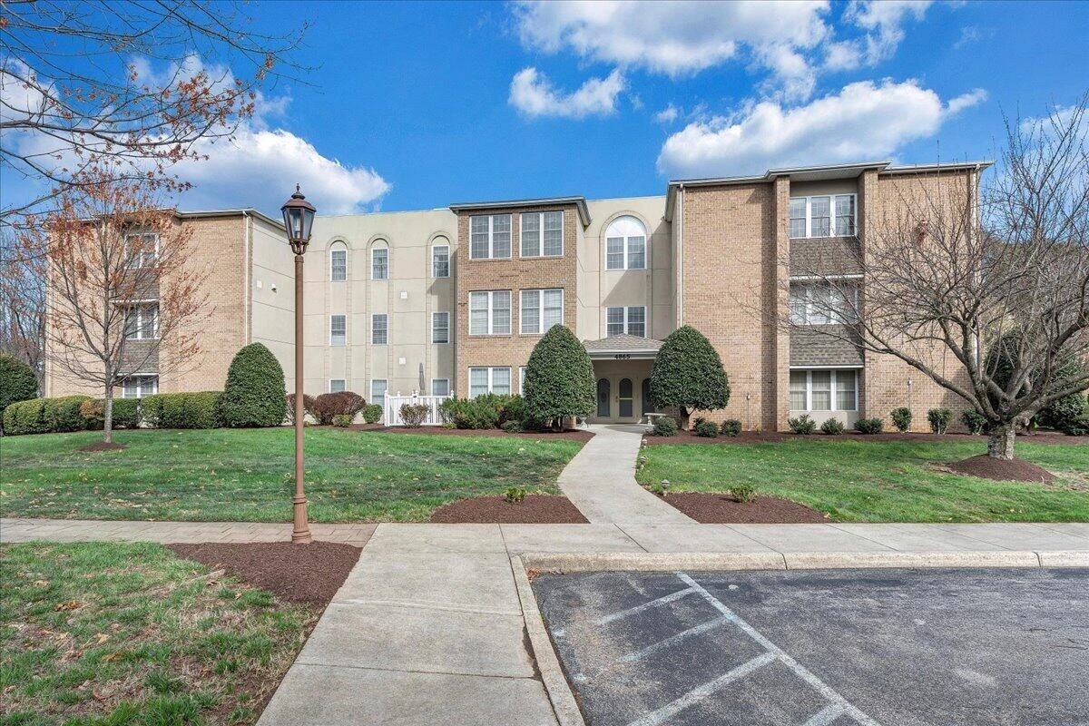 4865 Glen Ivy LN #APT 208