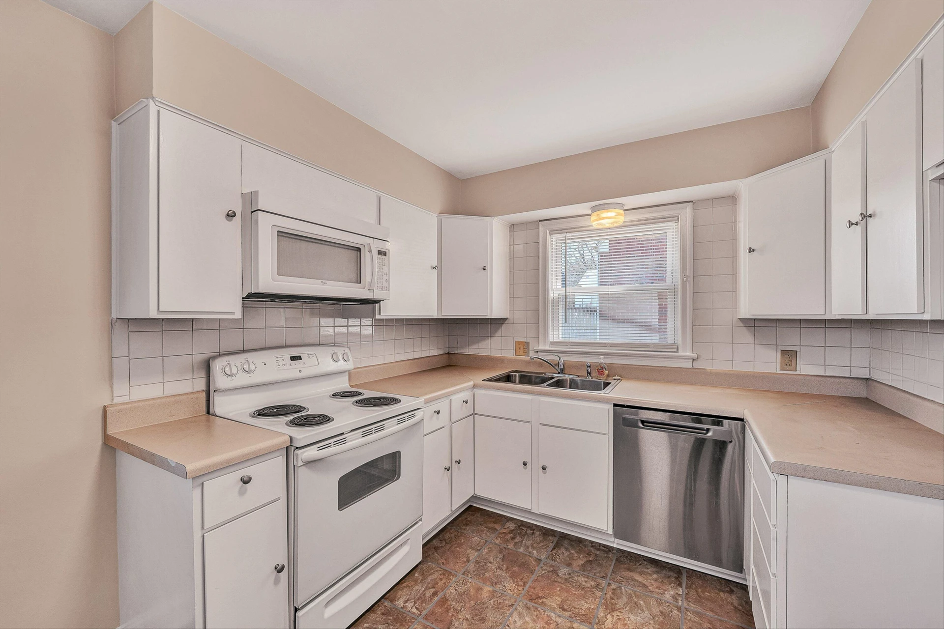 1013 Gardens RD - Photo 15